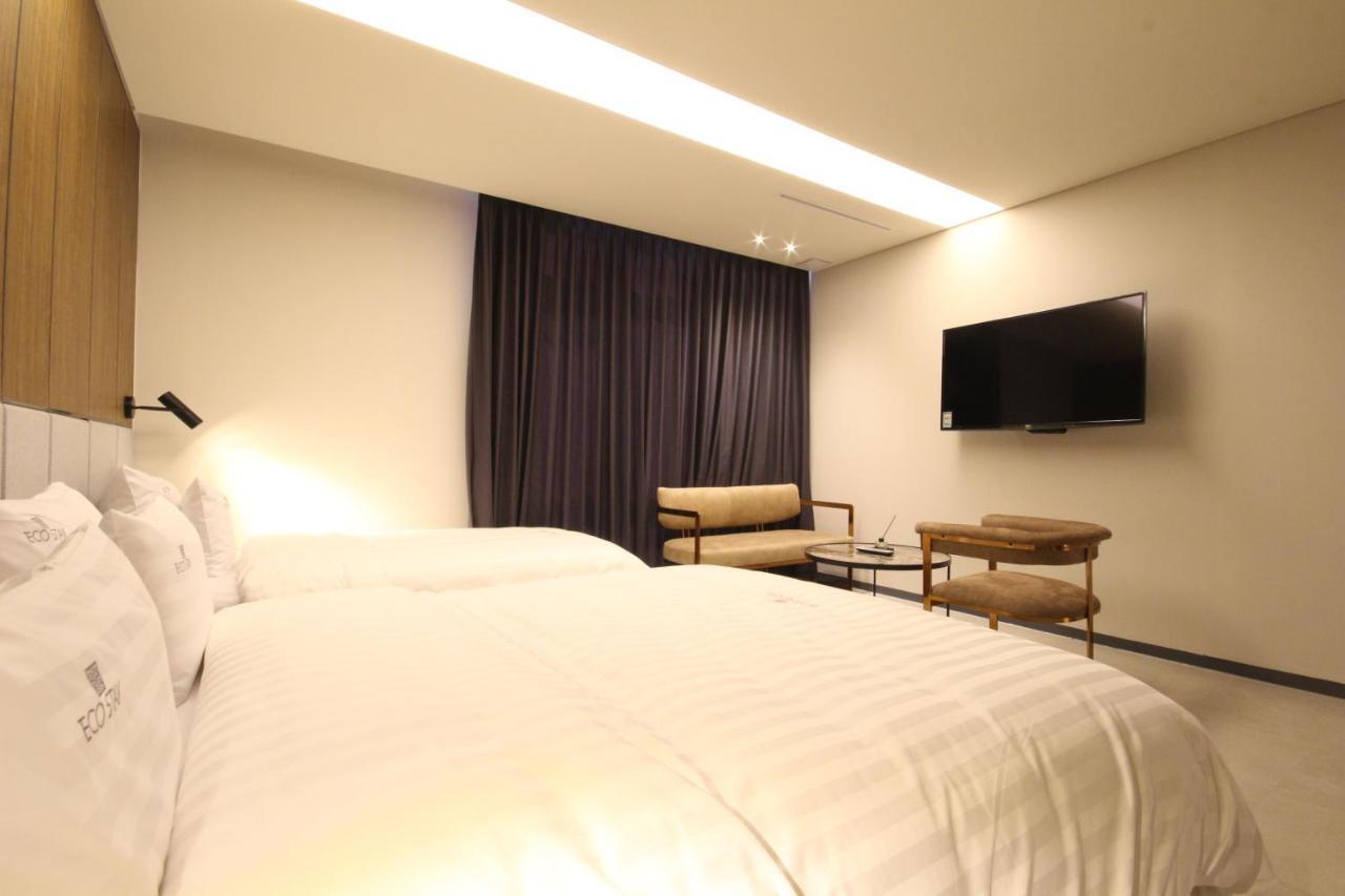 ג'אונג'ו Hotel Eco Stay מראה חיצוני תמונה