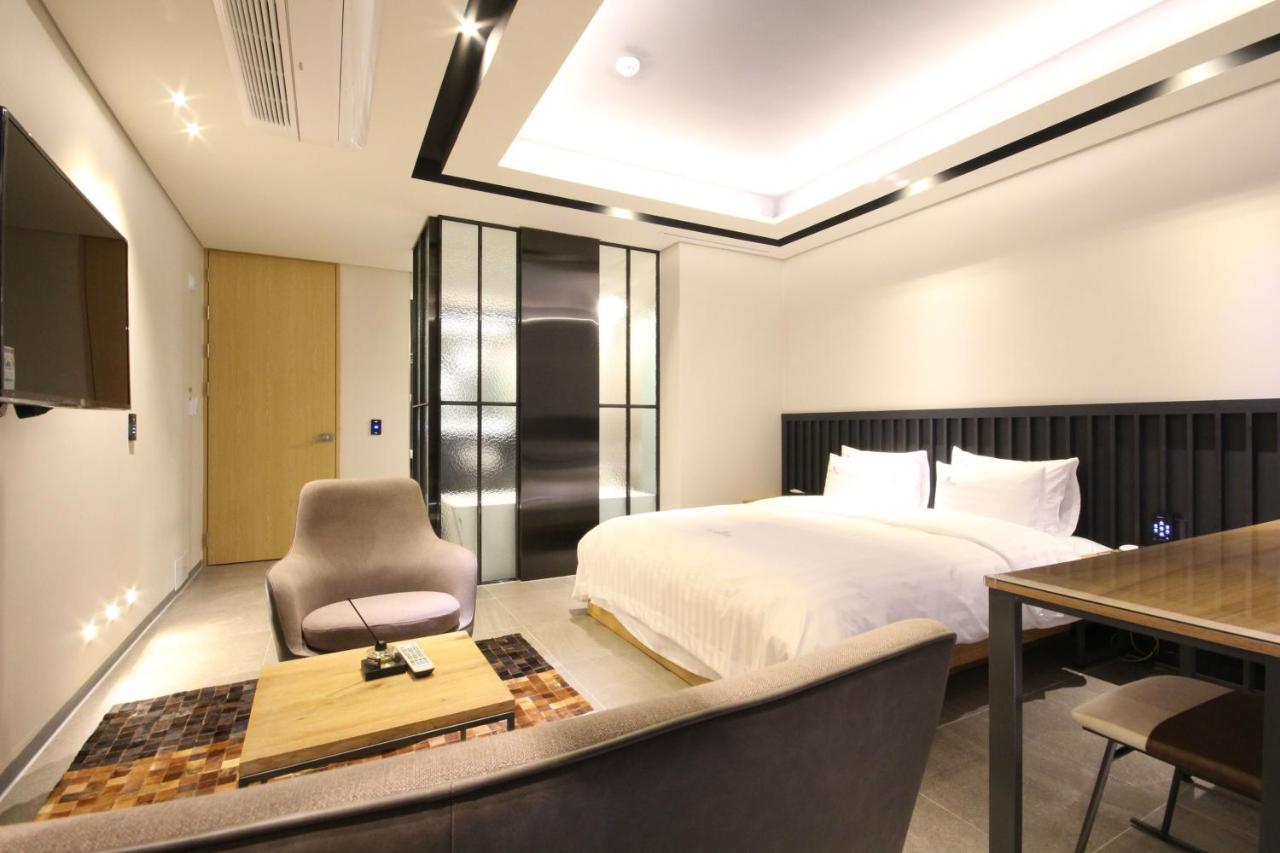 ג'אונג'ו Hotel Eco Stay מראה חיצוני תמונה