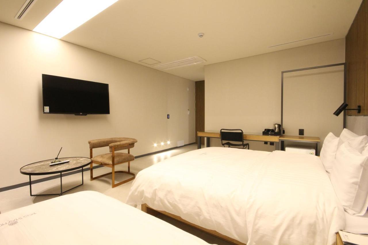 ג'אונג'ו Hotel Eco Stay מראה חיצוני תמונה